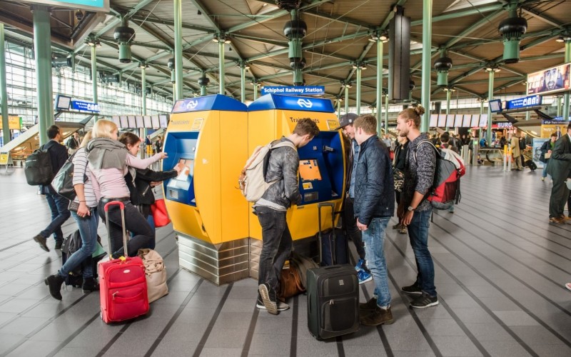 Trein NS Schiphol Plaza