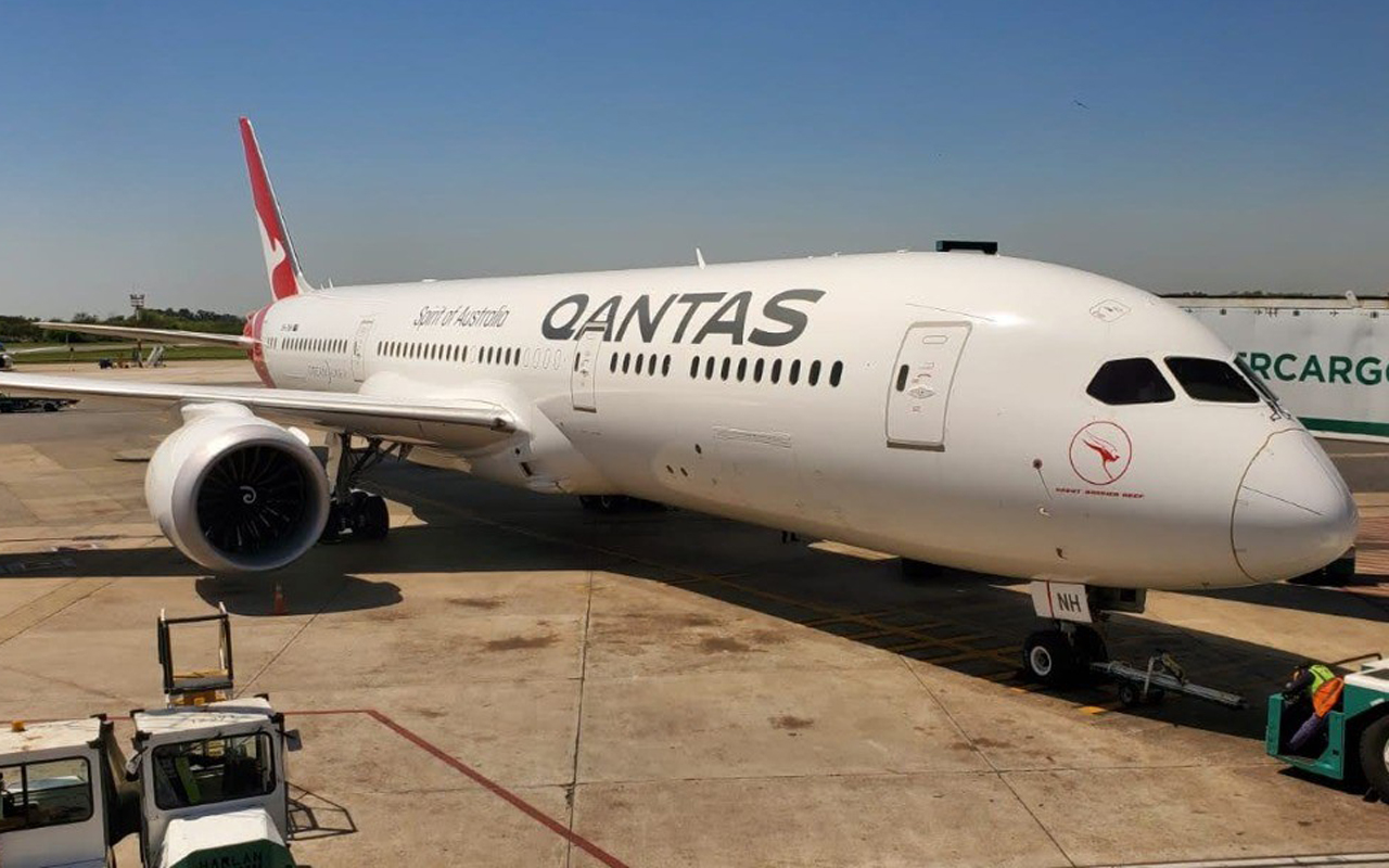 Qantas lands in Paris after direct flight from Australia